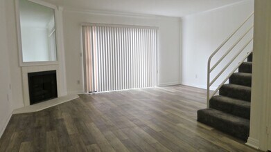 11527 Ohio Ave, Unit Apt 3 in Los Angeles, CA - Foto de edificio - Building Photo