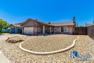 225 Millbrook Way in Vacaville, CA - Building Photo