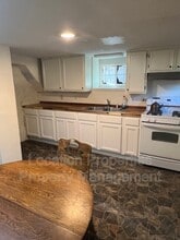 913 New York St in Lawrence, KS - Building Photo - Building Photo