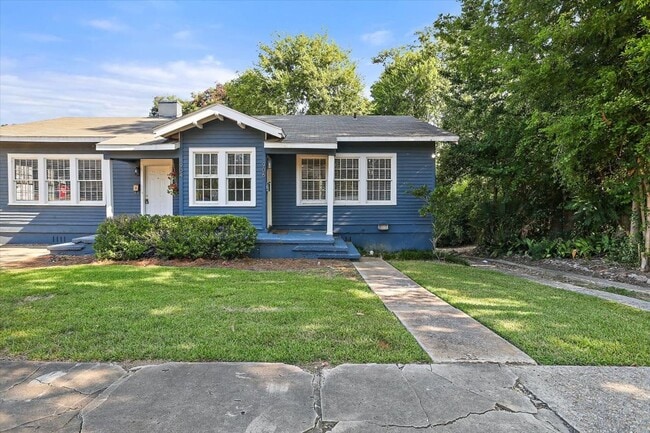 property at 904-906 Poplar Blvd