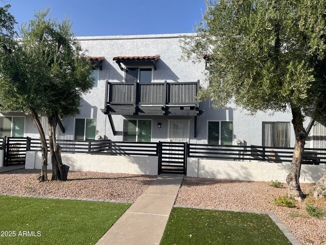 property at 1504 E Indianola Ave