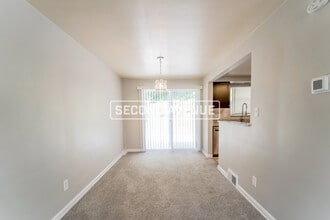578 Grove Rd in Verona, PA - Building Photo - Building Photo