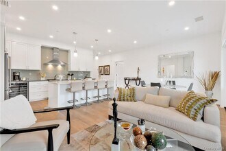 8 Boulevard W in Pelham, NY - Building Photo - Building Photo