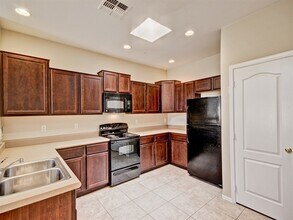 8940 W Olive Ave in Peoria, AZ - Building Photo - Building Photo
