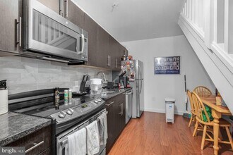2321 Fitzwater St in Philadelphia, PA - Building Photo - Building Photo