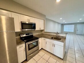 260 SW 8th Ave in Hallandale Beach, FL - Building Photo - Building Photo