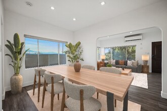 627 Brittania St in Los Angeles, CA - Foto de edificio - Building Photo