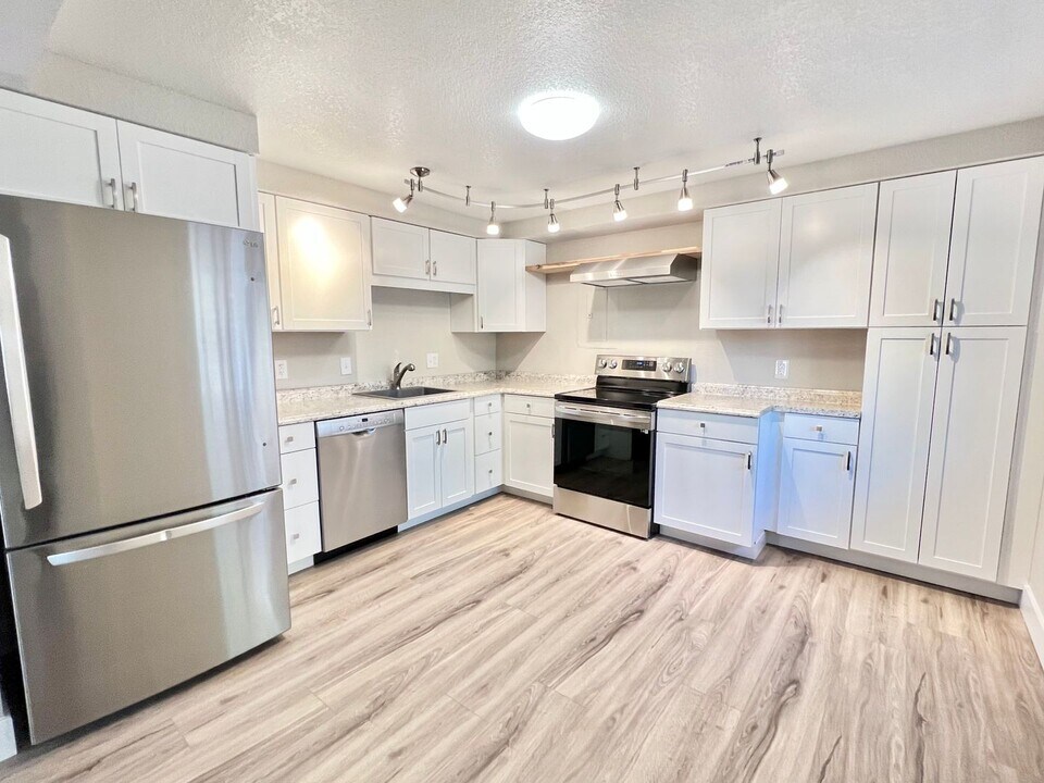 301 Columbia Rd, Unit 4 in Colorado Springs, CO - Building Photo