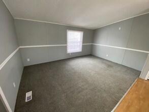 1914 Borman Ct, Unit 1020 in Milford, MI - Building Photo - Building Photo