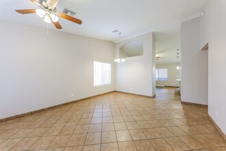 22381 N 107th Dr in Sun City, AZ - Foto de edificio - Building Photo