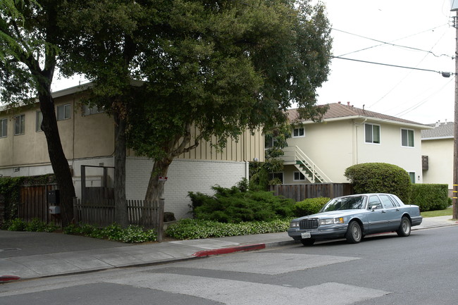 665 Roble Ave in Menlo Park, CA - Building Photo - Building Photo