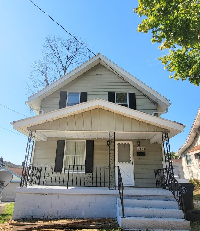 property at 1998 16th St SW