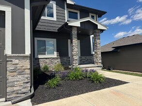502 Brentwood Dr in Gretna, NE - Building Photo - Building Photo