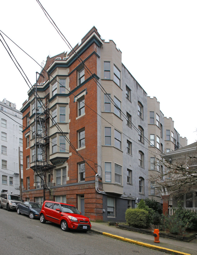 Lucretia Court in Portland, OR - Foto de edificio - Building Photo