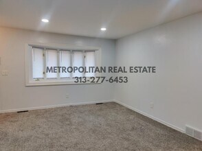 6973 Chirrewa St in Westland, MI - Building Photo - Building Photo