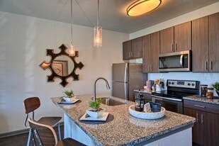 Venue Live Oak in Sarasota, FL - Building Photo