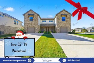 402 Wrangler Ln in Denton, TX - Building Photo