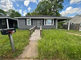 55 Cloverdale St in Jackson, TN - Building Photo