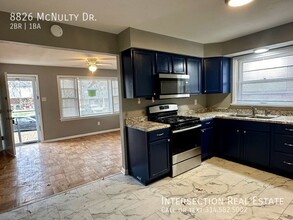 8826 McNulty Dr in St. Louis, MO - Foto de edificio - Building Photo