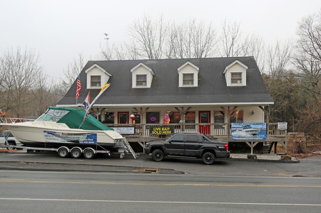 52 Padanaram Rd in Danbury, CT - Building Photo - Building Photo