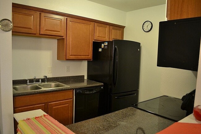 property at 904 University Oaks Blvd