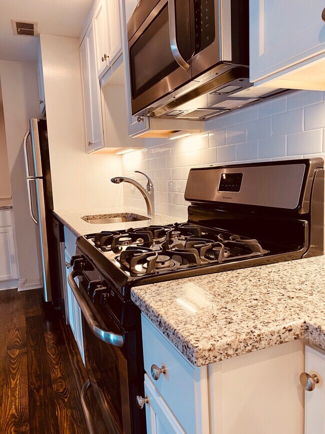 1 Hancox St-Unit -1 in Stonington, CT - Building Photo - Building Photo