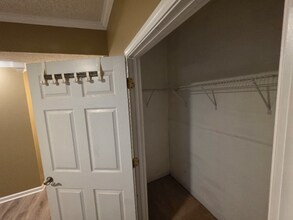 3374 Royal Oaks Dr in Gainesville, GA - Foto de edificio - Building Photo