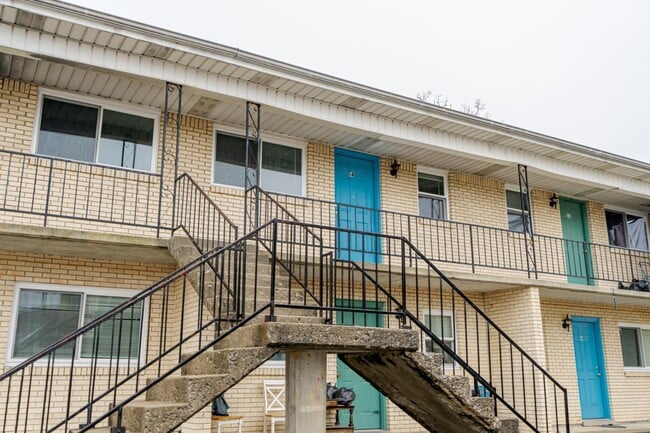 209 N Woodland Dr in Radcliff, KY - Building Photo - Building Photo