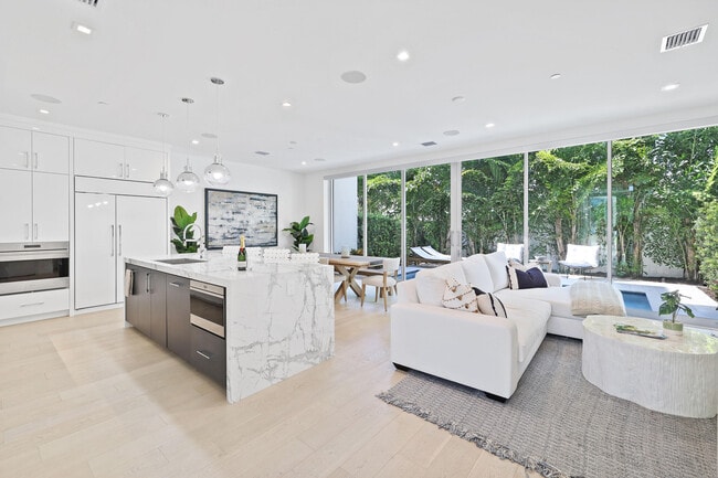 200 NE 7th Ave