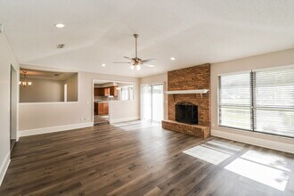 8930 Irongate Dr in Jacksonville, FL - Foto de edificio - Building Photo