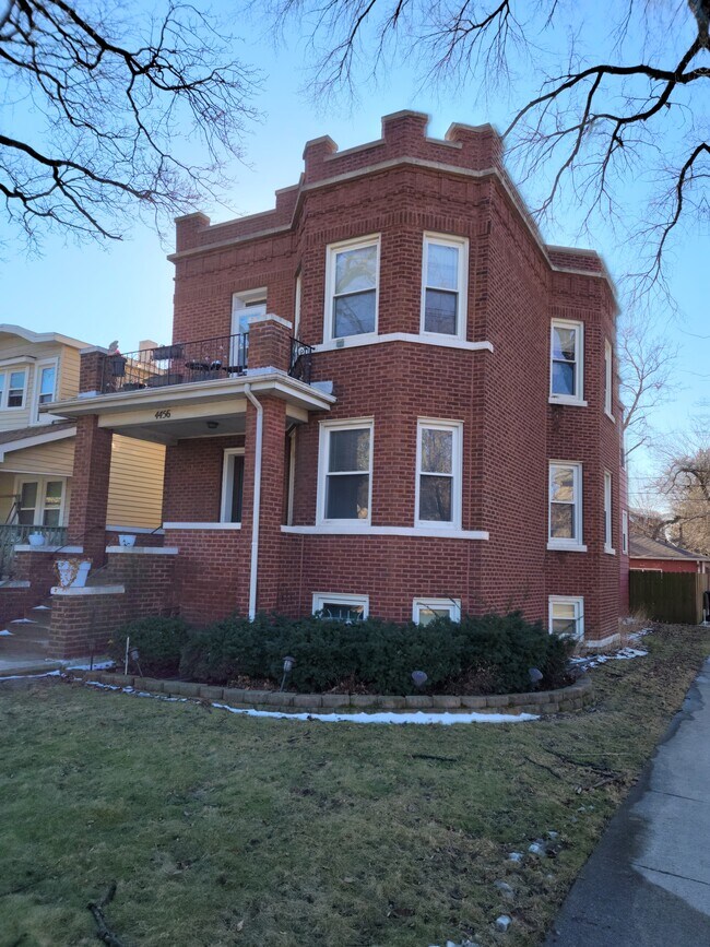 4456 N Kenton Ave Rentals in Chicago, IL