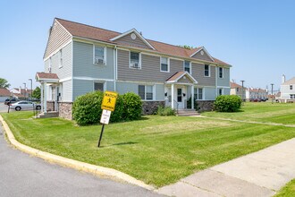 Packard Court in Niagara Falls, NY - Building Photo - Building Photo