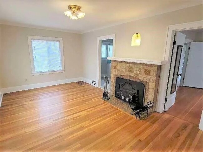 341 NW 74th St in Seattle, WA - Building Photo - Building Photo