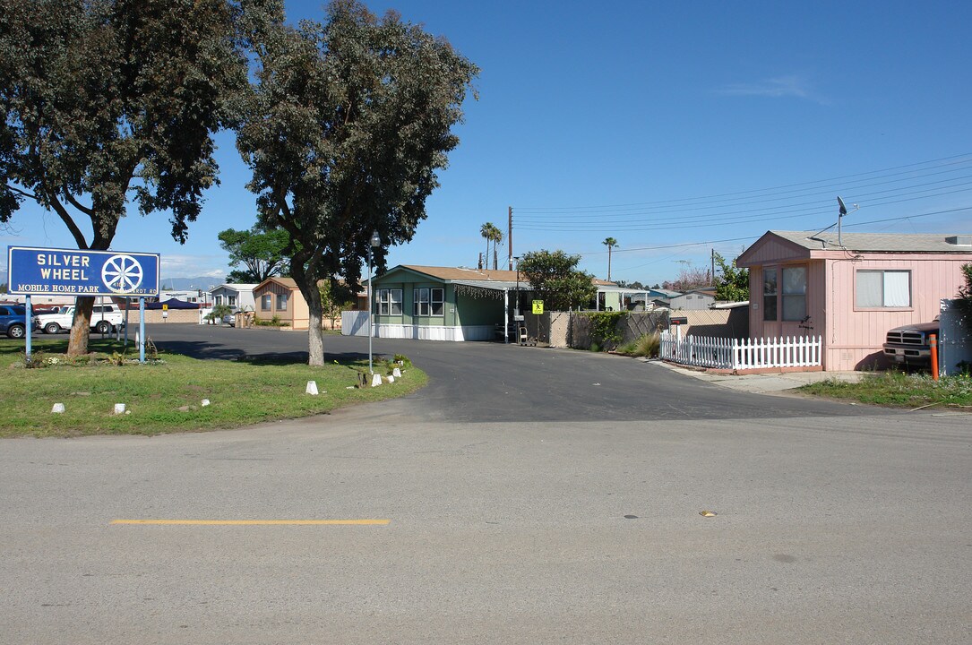 4100 Maulhardt Rd in Oxnard, CA - Foto de edificio