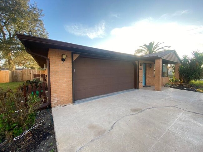 property at 1245 Mardrake Rd