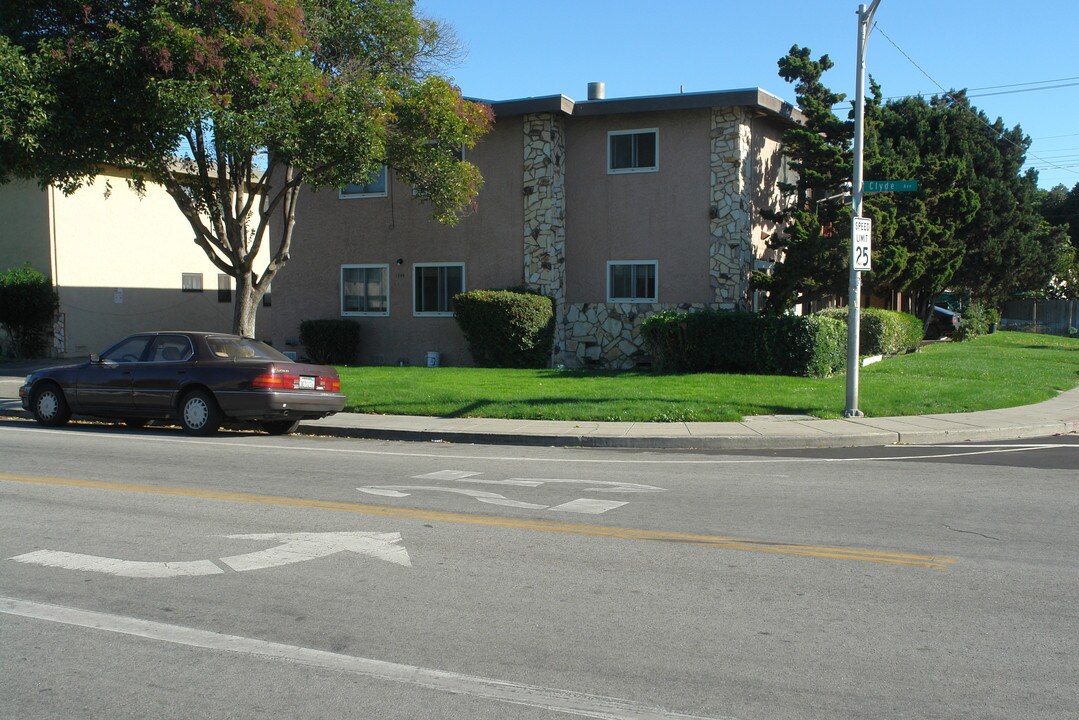 1096 Clyde Ave in Santa Clara, CA - Building Photo