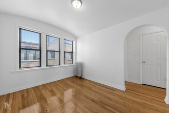 7657 S East End Ave in Chicago, IL - Foto de edificio - Building Photo