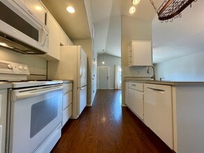 2374 NW Stanley Ave in Gresham, OR - Building Photo - Building Photo