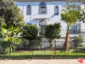 504 S Rampart Blvd in Los Angeles, CA - Foto de edificio - Building Photo