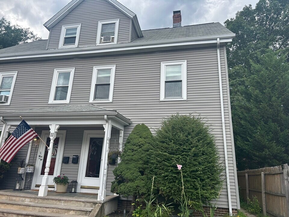 11 Ladd St in Watertown, MA - Building Photo