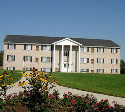 Woodview Commons Apartments in Streetsboro, OH - Foto de edificio - Building Photo