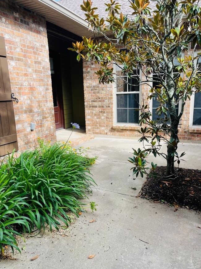 6108 W Azalea Dr in Lake Charles, LA - Building Photo - Building Photo