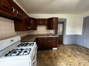 1458 W 3rd St in Davenport, IA - Foto de edificio - Building Photo