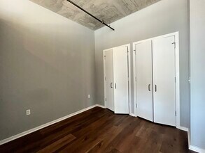 1136 S Delano Ct W, Unit E242 in Chicago, IL - Building Photo - Building Photo