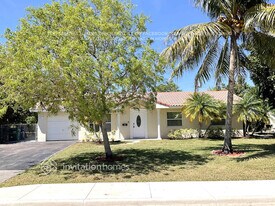 7805 NW 40th St in Coral Springs, FL - Building Photo