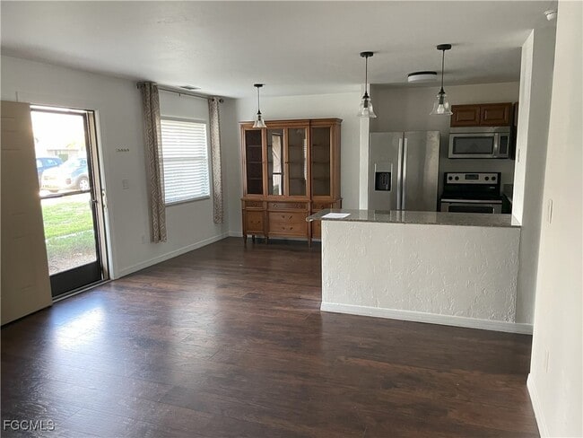 1264 SE 8th St in Cape Coral, FL - Building Photo - Building Photo