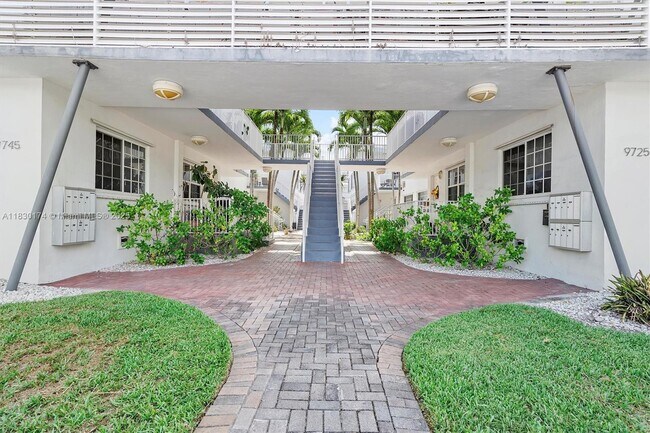9745 Bay Harbor Terrace in Bay Harbor Islands, FL - Building Photo - Building Photo