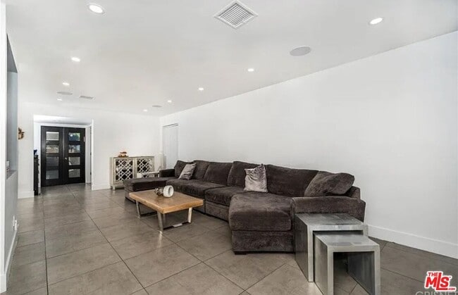 6140 Rhodes Ave in Los Angeles, CA - Building Photo - Building Photo