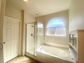10918 Toscana Isle in San Antonio, TX - Building Photo - Building Photo