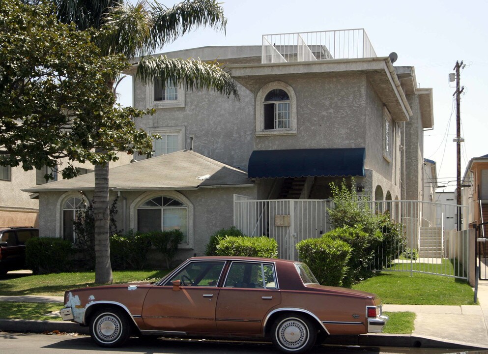 5306 Arbor Vitae St in Los Angeles, CA - Foto de edificio